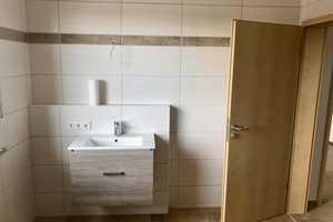 Preiswerte, neuwertige 5-Zimmer-Doppelhaushälfte mit gehobener Innenausstattung und EBK in Wolnzach – Pfaffenhofen an der Ilm (Kreis) – Vorschaubild 3