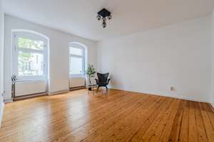 Heller Altbau mit schicken Dielen – provisionsfrei