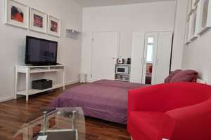 FREI WERDENDE 2-ZI ALTBAU WOHNUNG IM 2.OG IN SAMARITERVIERTEL IN FRIEDRICHSHAIN! – Die vollständige Adresse der Immobilie erhältst du vom Anbieter., 10247 Friedrichshain, Berlin – Vorschaubild 3