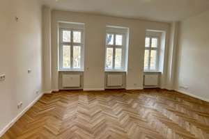 Hochwertig sanierte 2-Zimmer-Altbauwohnung mit Fischgrätparkett nahe Volkspark Friedrichshain!