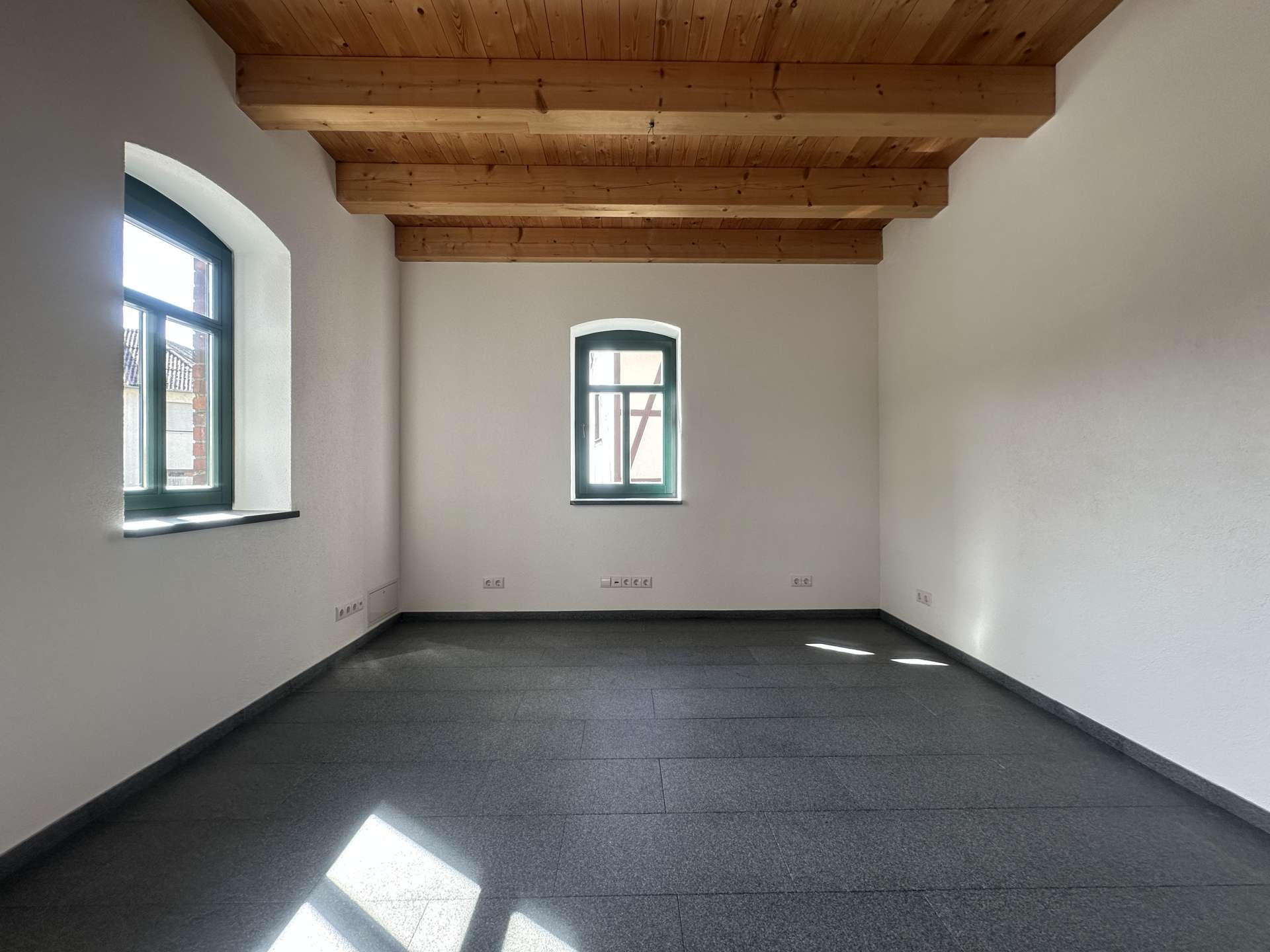 Immobilie in Lahnau - Modernisiertes Einfamilienhaus mit ausbaubarer Bürofläche. - Bild 5