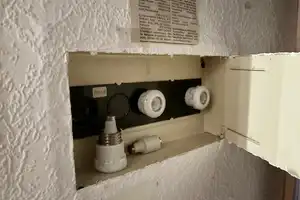 NÜRNBERG-ALTENFURT: GEPFLEGTE 3-ZI-HOCHPARTERRE-WOHNUNG MIT GROSSER LOGGIA UND EINZELGARAGE – Nürnberg – Vorschaubild 19