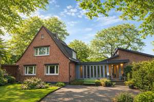 Exklusives 7-Zimmer Einfamilienhaus in Hamburg-Rissen