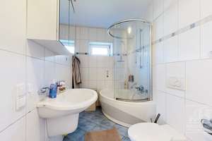 Familienfreundliche Doppelhaushälfte mit Wintergartenbalkon und Garten – mitten in Pirmasens – Die vollständige Adresse der Immobilie erhältst du vom Anbieter., 66955 Pirmasens, Pirmasens – Vorschaubild 5