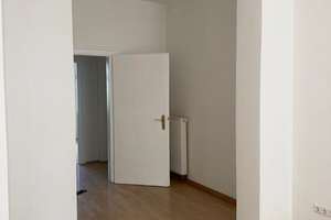 Helle, und ruhige, 2-Zimmer-Altbauwohnung mit sep. Wohnküche mit EBK in München-Lehel – Gewürzmühlstraße 1, 80538 Lehel, München – Vorschaubild 10