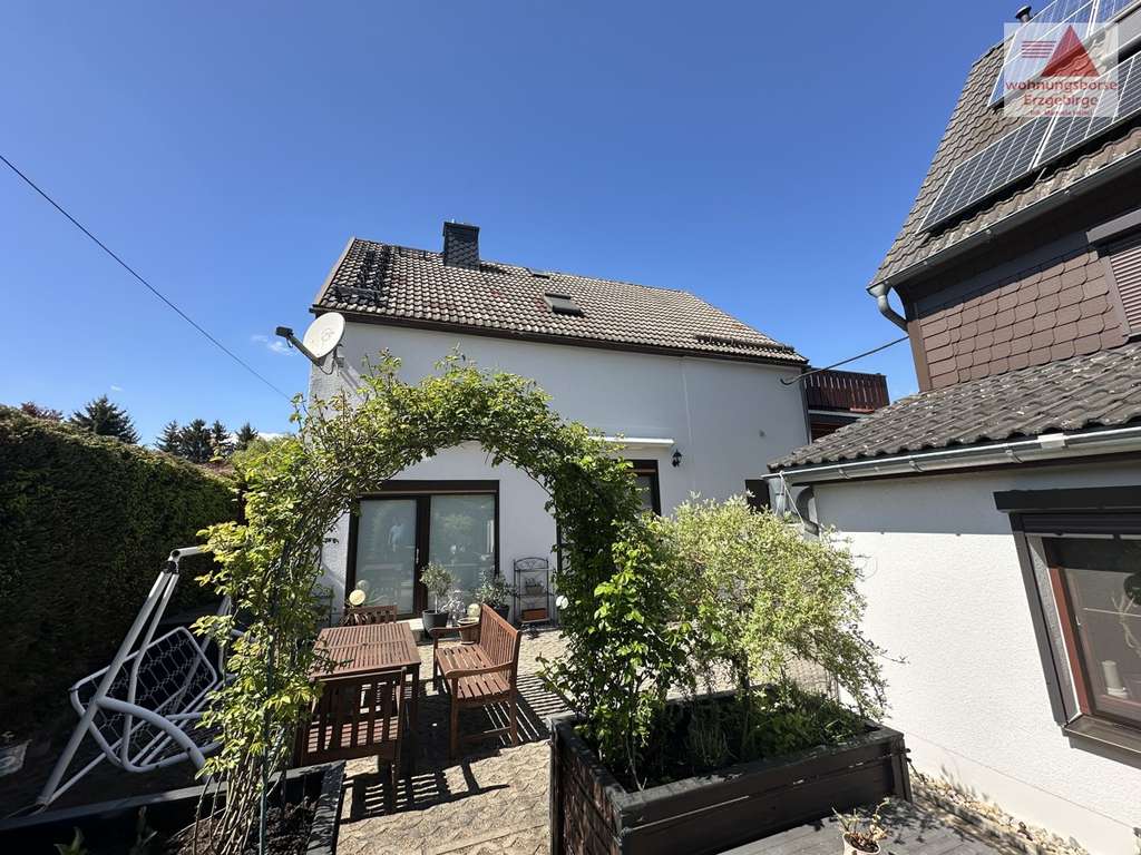 Immobilie in Lugau - Einfamilienhaus & Haus mit Ferienwohnungen (PV, Garage & Carport) in Erlbach-Kirchberg bei Stollberg - Bild 1