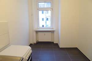 Tolle Altbauwohnung mit Dielenböden und Duschbad, in der Emser Straße/Berlin-Neukölln! – Die vollständige Adresse der Immobilie erhältst du vom Anbieter., 12051 Neukölln (Ortsteil), Berlin – Vorschaubild 11