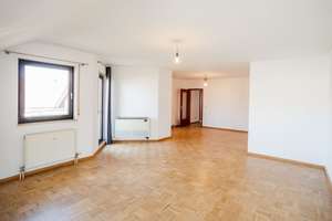 Offen, hell, klimatisiert. Dachgeschosswohnung mit Loggia in Rheinau