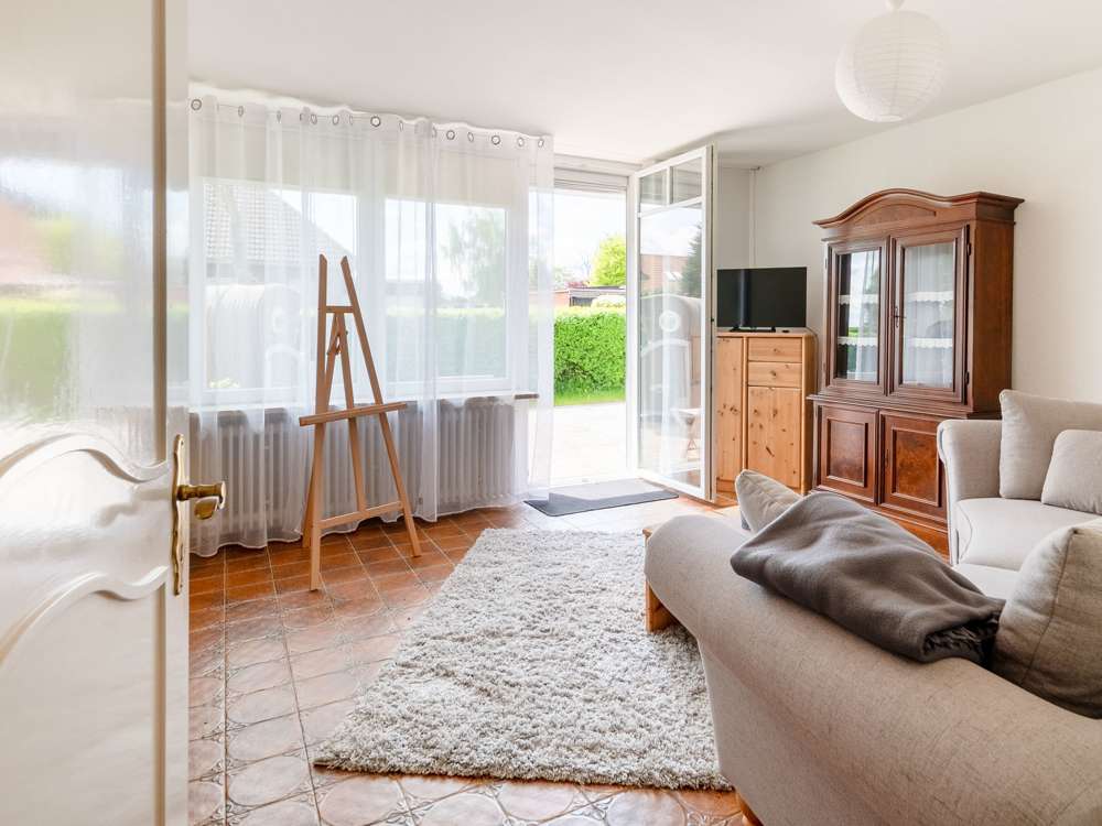 Immobilie in Stapel - Seltene Gelegenheit: Reetdachhaus plus Bungalow inmitten einer beliebten Ferienregion. - Bild 25