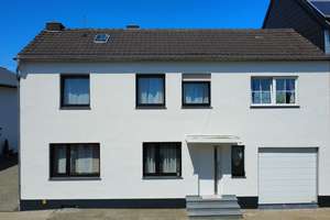 Modern saniertes Familienhaus mit großem Garten am ruhigen Ortsrand von Rommelsheim – Die vollständige Adresse der Immobilie erhältst du vom Anbieter., 52388 Nörvenich – Vorschaubild 1