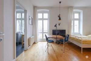 Parkblick, Fahrstuhl und Südbalkon. 2 Zimmerwohnung, unweit des Rosenthaler Platzes.