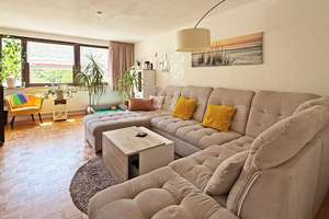 Großzügige 4-Zimmer-Wohnung mit Loggia, modernisiertem Duschbad und Tiefgaragenstellplatz – Wentzel  – Die vollständige Adresse der Immobilie erhältst du vom Anbieter., 22926 Ahrensburg – Vorschaubild 3