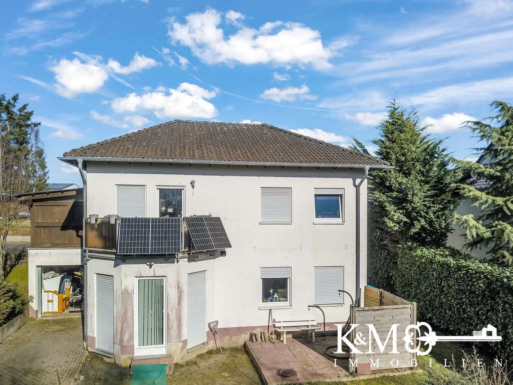 Immobilie in Langenfeld (Rheinland) - Wohnen im Grünen: Einfamilienhaus mit Terrasse, Balkon und großem Grundstück - Bild 1