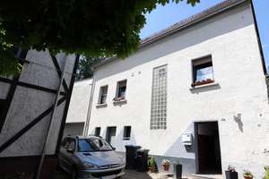 NEUER PREIS! Einfamilienhaus mit weitläufigem Grundstück in Oberwürzbach zu verkaufen – Die vollständige Adresse der Immobilie erhältst du vom Anbieter., 66386 Sankt Ingbert – Vorschaubild 1