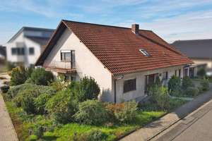 Massive Qualität trifft Ausbaureserve – Familienhaus in ruhiger Lage mit Potenzial, Garten & Kamin – Die vollständige Adresse der Immobilie erhältst du vom Anbieter., 68789 Sankt Leon-Rot – Vorschaubild 4