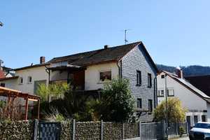 **RESERVIERT** Solides Zweifamilienhaus in angenehmer Wohnlage, nur 5 km von Bensheim entfernt – Bergstraße (Kreis) – Vorschaubild 1