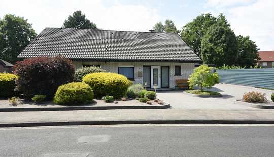 Bild von Gepflegter, ausgebauter Bungalow in zentraler Lage am Obenende!