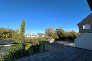 Charmante 4,5-Zimmer Maisonette-Wohnung im Zweifamilienhaus in Duisburg-Wanheim-Angerhausen – Römerstraße 0, 47249 Wanheim-Angerhausen, Duisburg – Vorschaubild 1