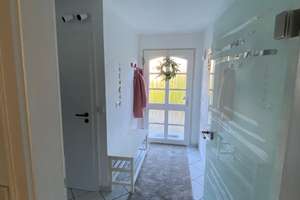 Viel Platz zum Leben: Reihenmittelhaus mit Wintergarten, Balkon und Garten in Friedrichshafen – 88046 Friedrichshafen – Vorschaubild 3
