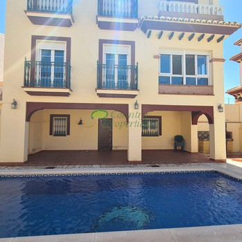 Stadthaus zum Verkauf in Canillas De Albaida, 4 Schlafzimmer.