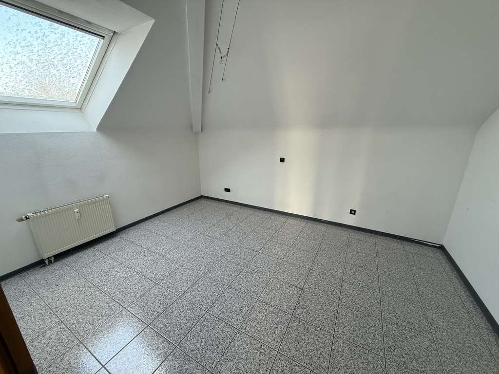 Immobilie in Durmersheim - Helle Dachgeschosswohnung mit Tageslichtbad und Stellplatz - Bild 3