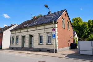 Von privat: Gemütliche Doppelhaushälfte mit historischem Charme, Hof und Garten in Duisburg-Homberg