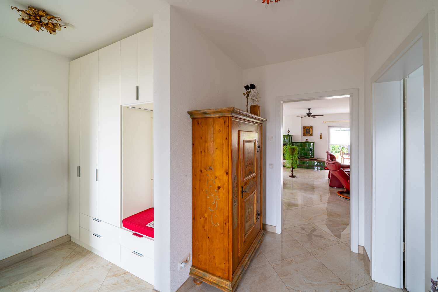 Immobilie in Wutach - Barrierefreier Neubau-Bungalow - über 70 % energieautark - Smart Home, PV & stilvolle Gartenanlage - Bild 7