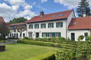 Schöne Dachgeschosswohnung in historischem Vierkanthof