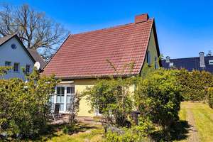 Einfamilienhaus mit Ferienwohnung im Ostseebad Prerow – Hülsenstr. 9, 18375 Prerow – Vorschaubild 1