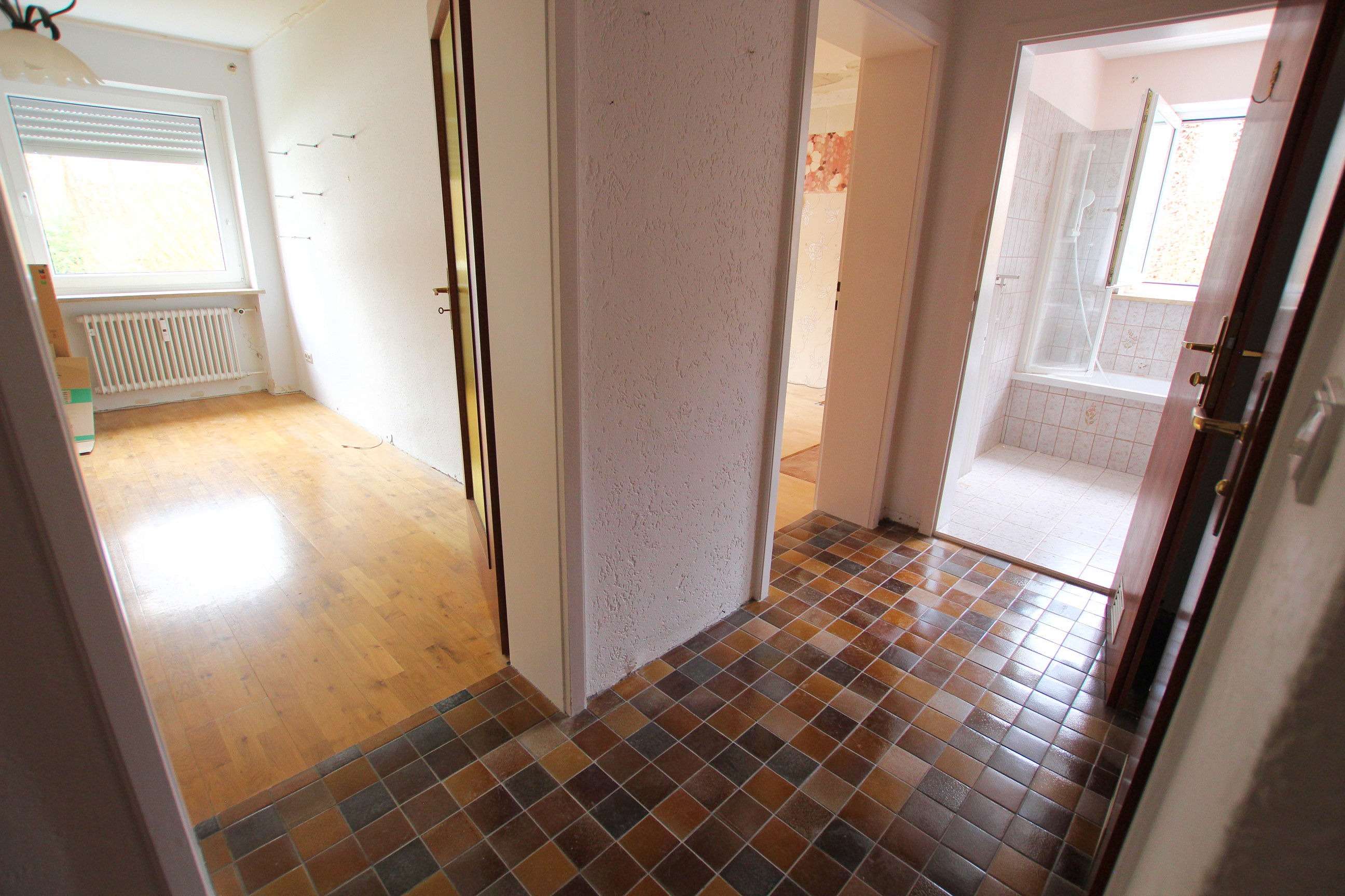 Hier kann Ihr neues Zuhause entstehen! Renovierungsbedürftige 3-Zimmerwohnung, München – Bild 4