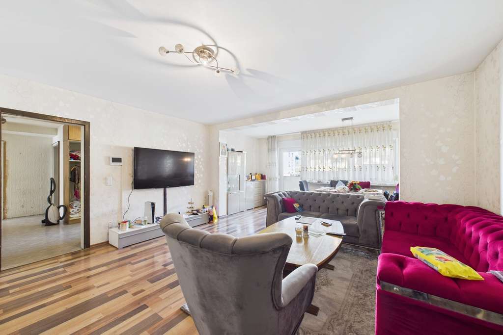 Immobilie in Birkenau - Modernisierungsbedürftiges Zweifamilienhaus mit vermieteter Gewerbeeinheit in Birkenau - Bild 4