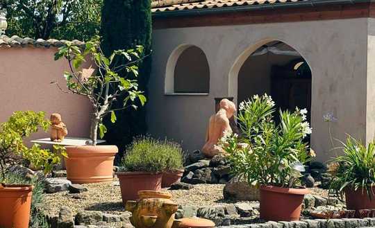 Großzügige Doppelhaushälfte mit Pool – Wohnen und Arbeiten unter einem Dach -