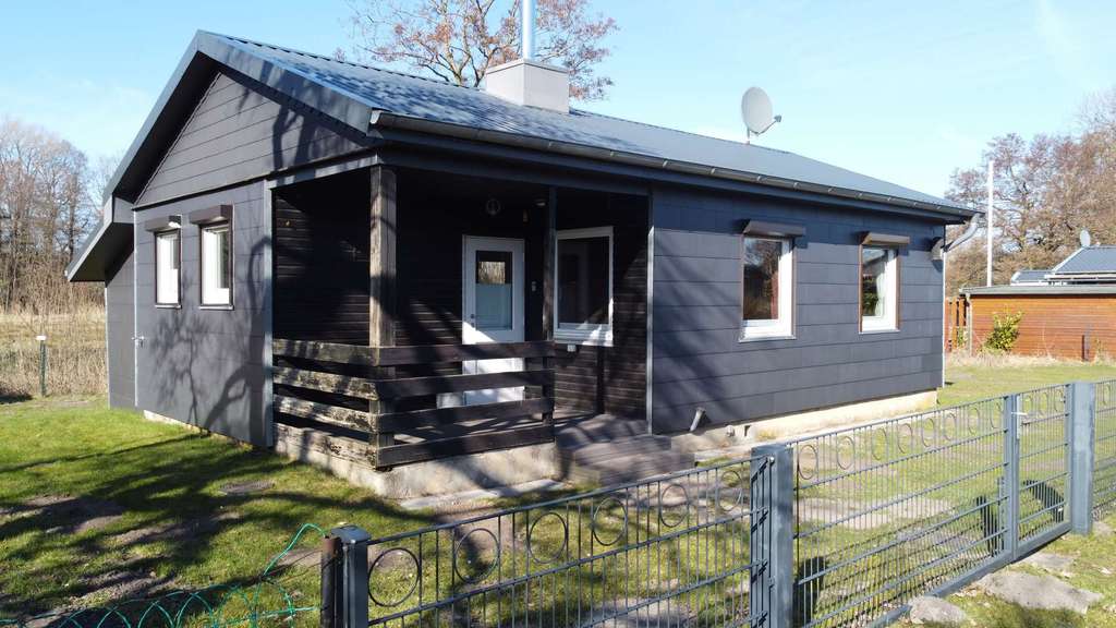 Immobilie in Waabs - Ruhig & strandnah: Saniertes Ferienhaus mit Kaminofen und Terrasse - Bild 3