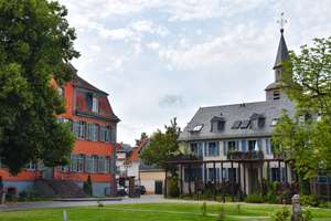 Exklusive Maisonettewohnung  mit Balkon und TG-Stellplatz in denkmalgeschütztem Schlossensemble