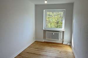 Sanierte 4-Raumwohnung mit Loggia! – Insterburger Str. 35, 24149 Neumühlen-Dietrichsdorf, Kiel – Vorschaubild 2