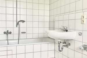 Frei! Lichtdurchflutete 2-Zimmer-Wohnung mit Gäste WC... – Clausstraße 47, 9126 Gablenz, Chemnitz – Vorschaubild 3
