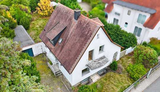 Bild von Charmantes Einfamilienhaus mit großem Entwicklungspotenzial in Schwalbach am Taunus