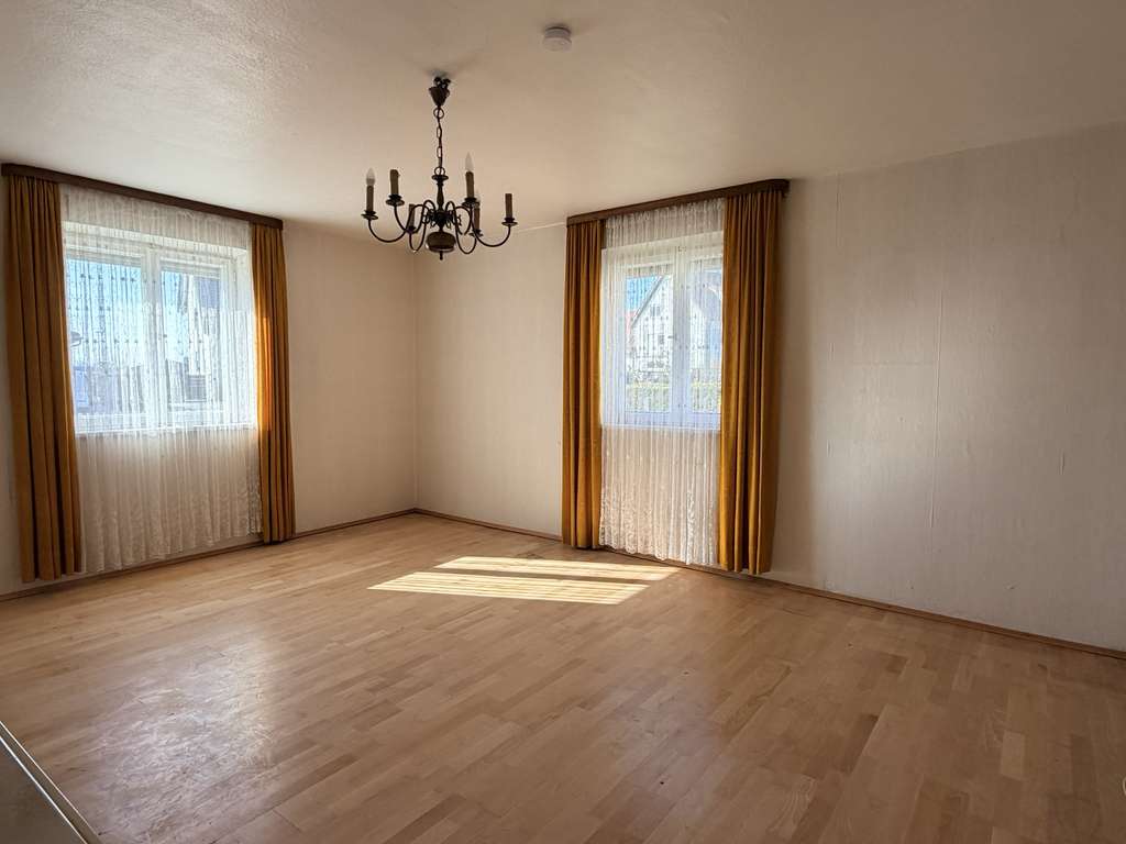 Immobilie in Genderkingen - Sanierungsbed. EFH auf ca. 796 m² Grd. mit wertigem Garagengebäude Nähe Rain! - Bild 3