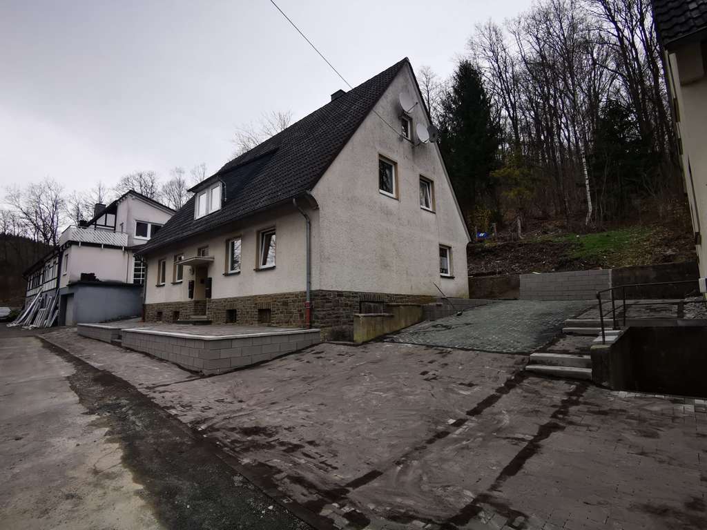 Immobilie in Freudenberg - Attraktive Kapitalanlage in Freudenberg, voll vermietete Renditeobjekte – 2 MFH mit 7 Wohnungen - Bild 0