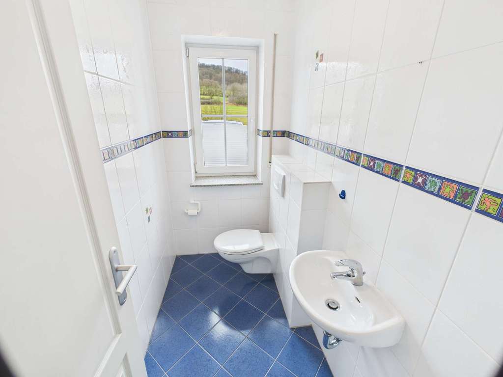 Immobilie in Knüllwald - Traumobjekt: neuwertiges Zweifamilienhaus! - Bild 4