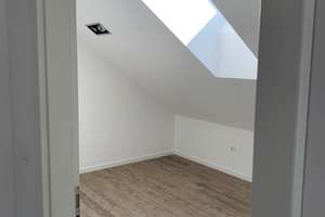 Das etwas andere Dachgeschoss: 3-Zimmer-Dachgeschosswohnung mit Einbauküche und Balkon – Die vollständige Adresse der Immobilie erhältst du vom Anbieter., 80995 Lerchenau-West, München – Vorschaubild 7