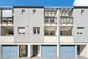 Attraktive Architektur in bester Lage: Modernes Reihenmittelhaus mit Dachterrasse, Atrium und Garage – Die vollständige Adresse der Immobilie erhältst du vom Anbieter., 68723 Schwetzingen – Vorschaubild 1