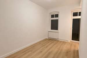 Helle 2-Zimmer Altbauwohnung im 1. OG- Erstbezug nach Sanierung in Berlin Pankow - bezugsfrei ab Mai