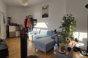Bright, fully furnished 2-room apartment near university with peaceful backyard view, – Wittenberger Straße 25, 39106 Magdeburg – Vorschaubild 1