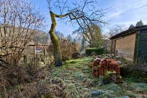 In schöner Ortsrand-/ Aussichtslage: Gepfl. EFH, u. a. mit Wintergarten, Kaminofen, Fußbodenheizung – Alte Weinstraße 33, 98554 Benshausen – Vorschaubild 97