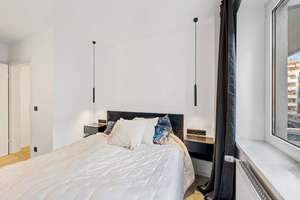 Nähe Hohenzollernplatz: Frisch sanierte, möblierte 2-Zimmer-Wohnung mit Südbalkon – Hohenzollernstraße 111, 80796 Neuschwabing, München – Vorschaubild 4