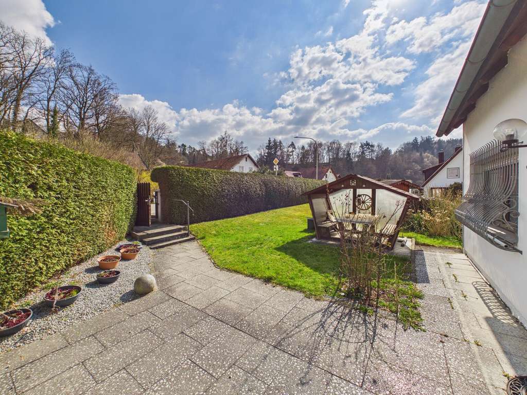 Immobilie in Tiefenbach - Haus mit Substanz und Raum für individuelle Neugestaltung - Bild 3