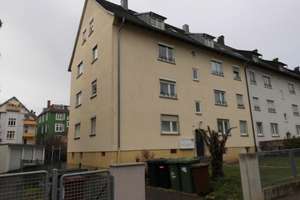 Großes Mehrfamilienhaus mit 8 Wohnungen und 5 Garagen von Privat
