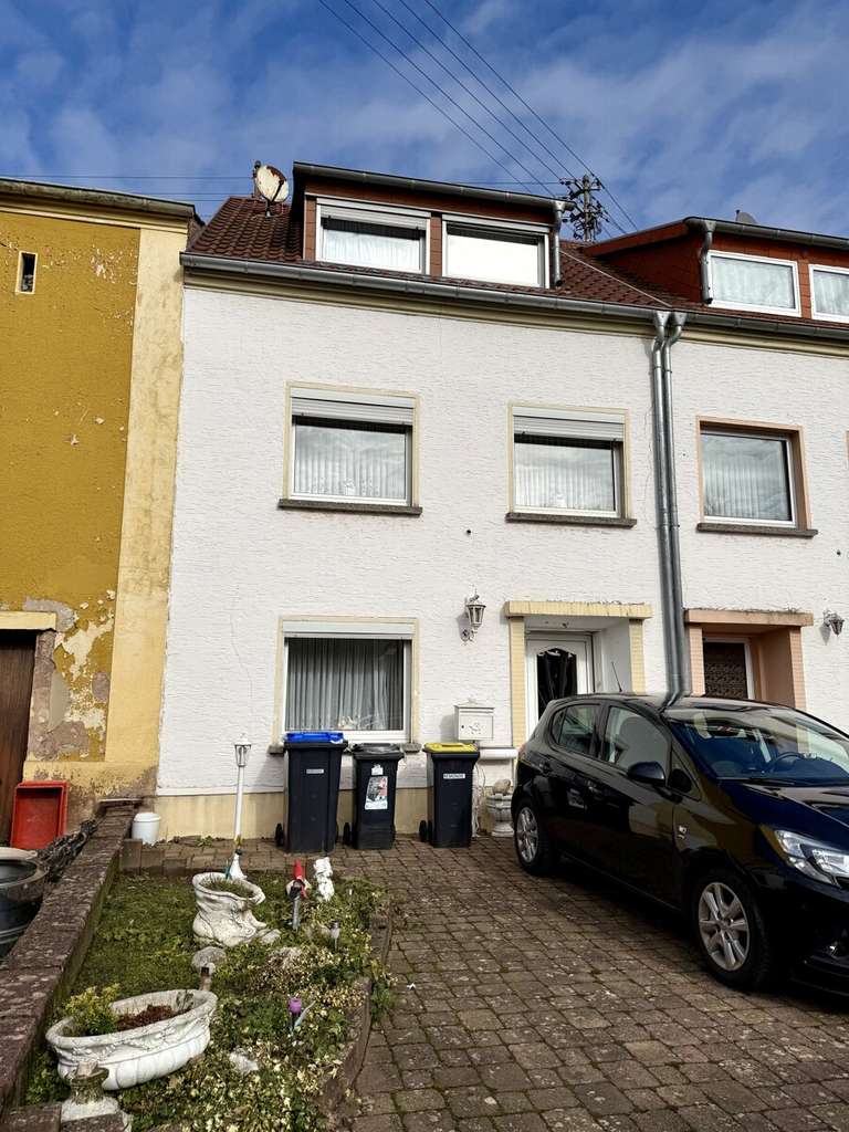Immobilie in Beckingen - Charmantes Einfamilienhaus mit Terrasse und zusätzlichem Grünland - Bild 1