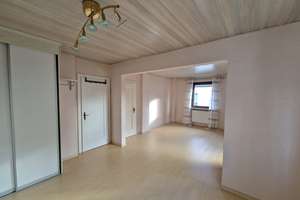 RESERVIERT! Charmante modernisierte Doppelhaushälfte mit Gartengrundstück und Garage – Die vollständige Adresse der Immobilie erhältst du vom Anbieter., 60437 Nieder-Erlenbach, Frankfurt am Main – Vorschaubild 3